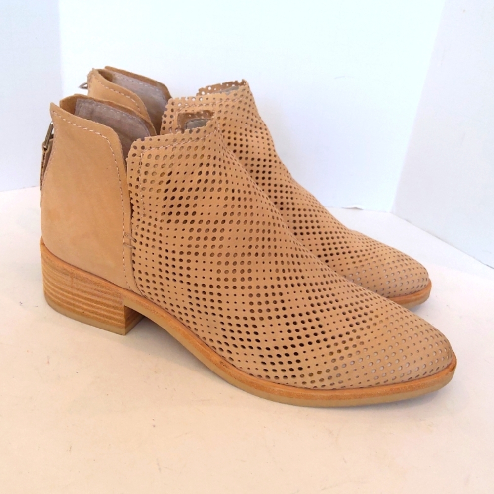 Dolce Vita perforated genuine leather  Beige boots